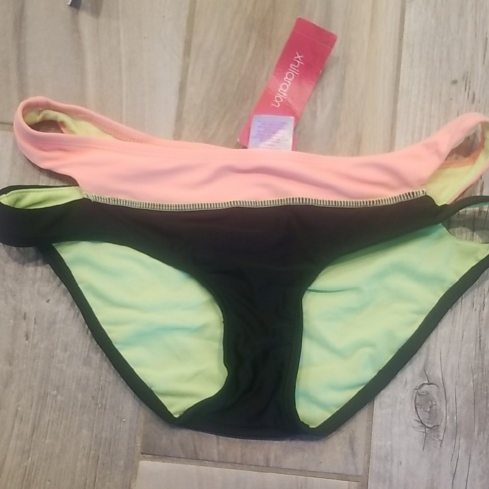 Xhilaration Women's Two-Tone Bikini Bottom - Black and Peach